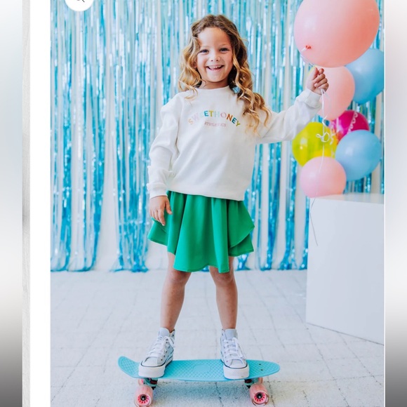 NWT Sweet Honey Logo Sweatshirt, size 4T - Picture 3 of 7